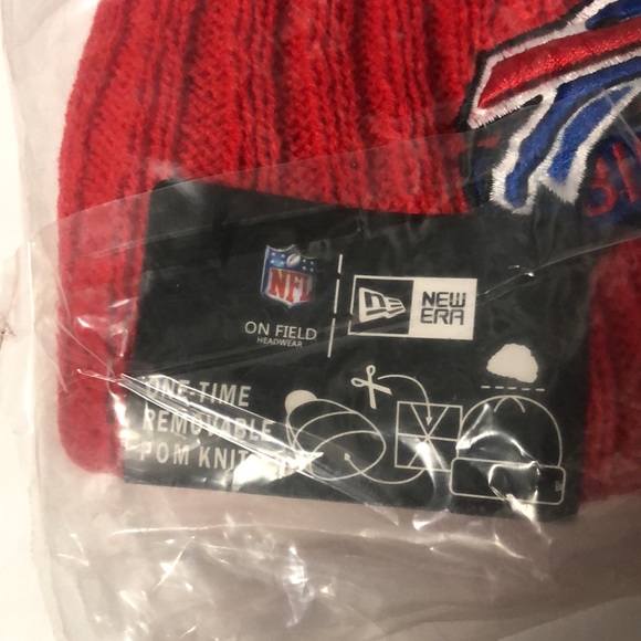 NWT Buffalo Bills New Era Fleece Lined Beanie Pom Embroidered Logo AFC NFL Adult - Picture 3 of 4